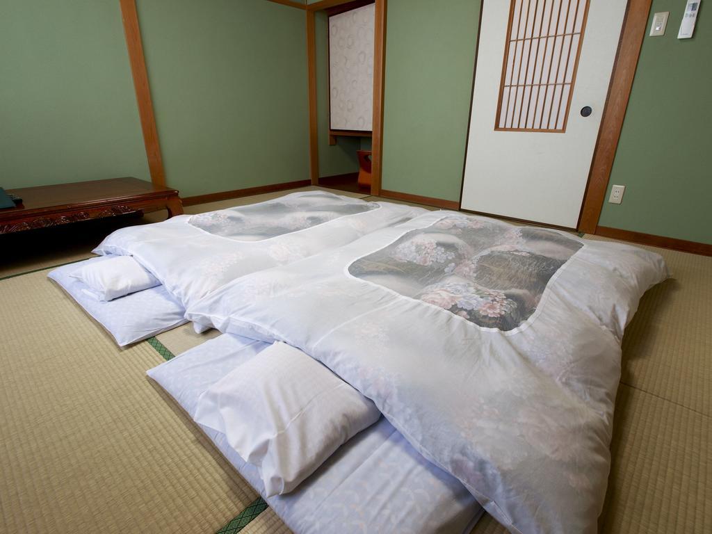 Hotel Sazu Onsen Yusho Kami  Zimmer foto